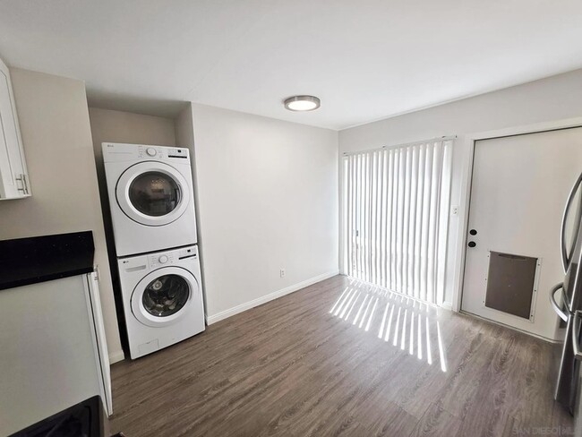 Building Photo - 4907 Iroquois Ave