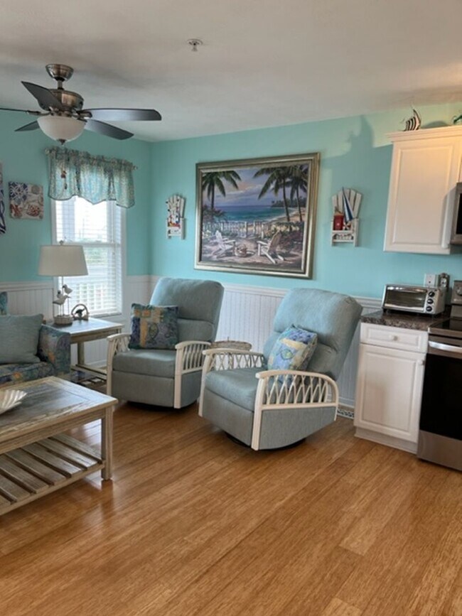 Building Photo - SEASONAL RENTAL 2 Bedroom Condo in Surf Ci...