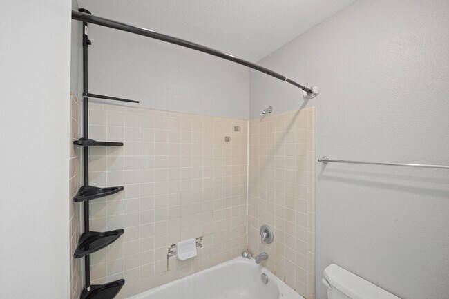 Building Photo - 6811 Blue Ridge Dr