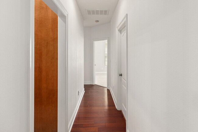 Building Photo - 2899 Chanterelle Cove