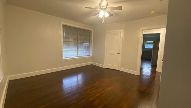 Building Photo - Farmhouse