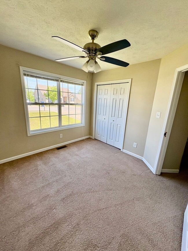 Building Photo - Nice home awaiting you to call home today- close to shopping and dining