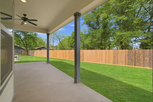 Building Photo - 502 Louisa St