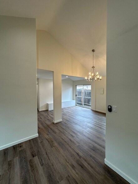 Building Photo - 3623 W 105th St