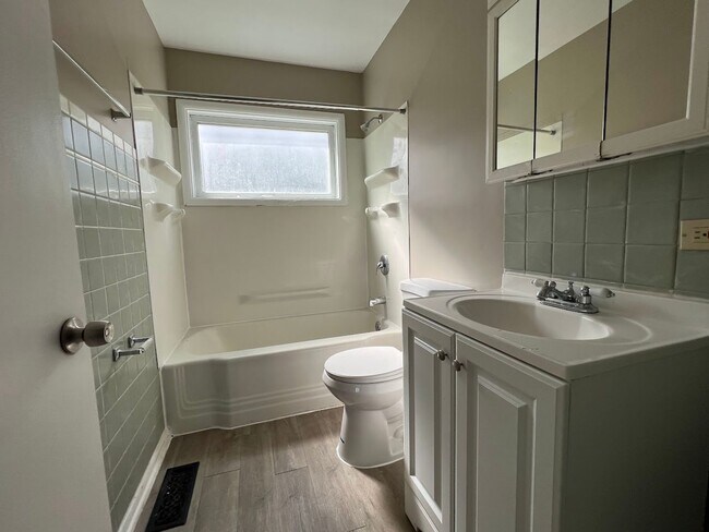 Building Photo - 3 Bedroom Home in Wheaton