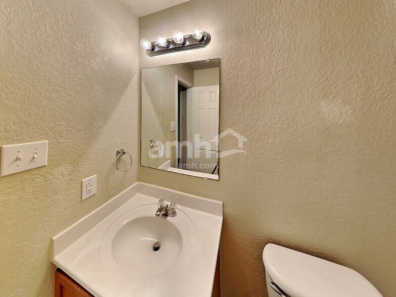 Building Photo - 3739 Hideaway Grn