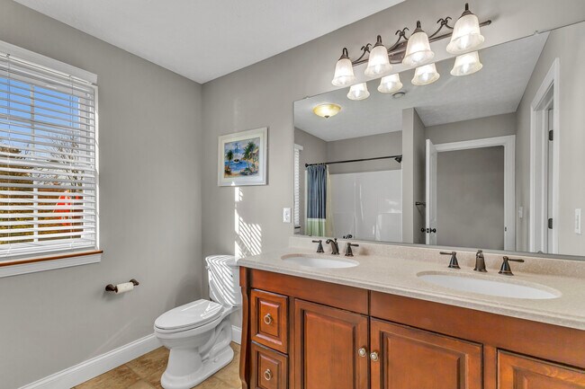 Building Photo - 345 Kenilworth Rd