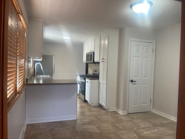 Building Photo - 3303 Greenwood Ave