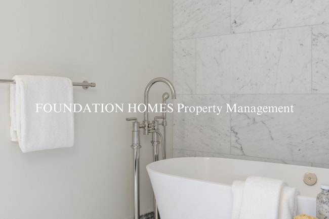 Building Photo - Luxury 2BD/2BA Condo at Union House!  Panoramic Views!  Doorman!  A/C!  FOUNDATION HOMES