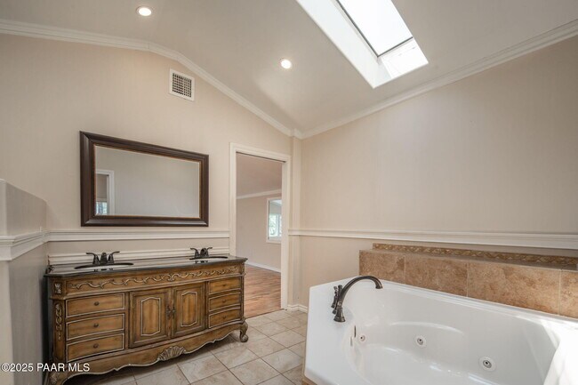 Building Photo - 847 Clubhouse Dr