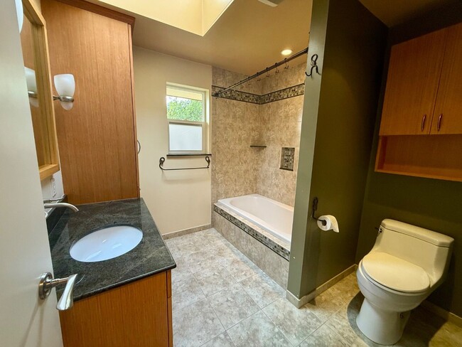 Building Photo - Charming 4-Bedroom Rental in the Heart of Downtown Bothell!