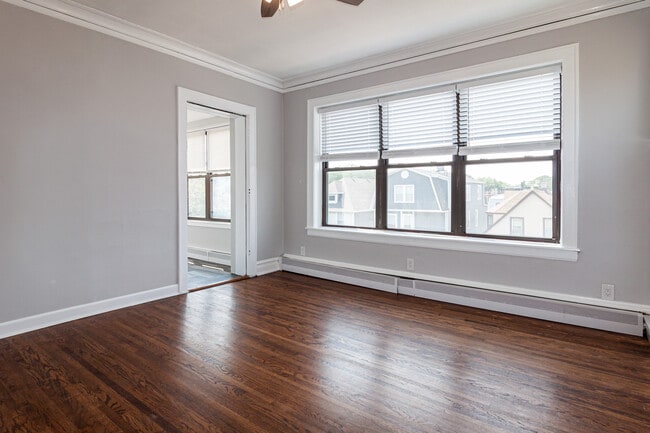 Building Photo - 3823 N Drake Ave