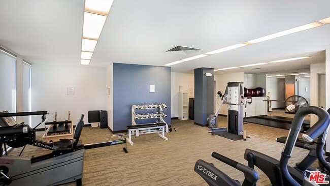 Building Photo - 800 W 1st St