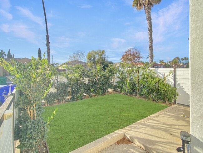 Building Photo - 3013 Vancouver Ave