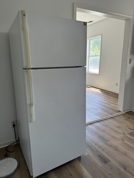 Kitchen - Fridge - 308 S State St