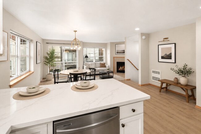 Building Photo - Beautifully Remodeled 3 Bed, 2 Bath Home in Northgate! Near Light rail, UW Medical.