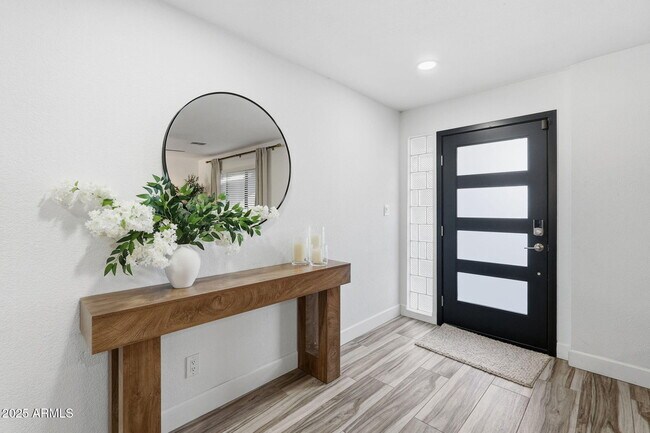 Building Photo - 8614 E Jackrabbit Rd