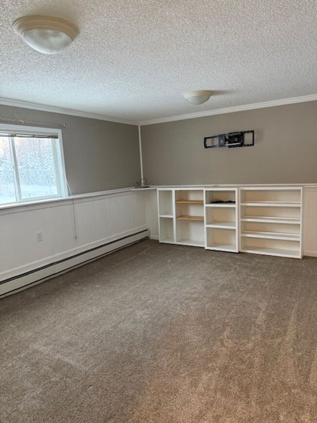 Building Photo - 3 Bedroom, 1.5 Bath in Eagle River.