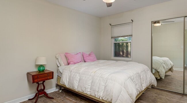 Building Photo - 3 bedroom 2 bathroom house in Chelsea Park...