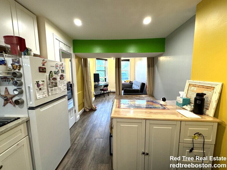 Building Photo - 482 Beacon St