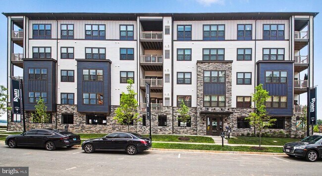 Building Photo - 1601 Potomac Shores Pkwy