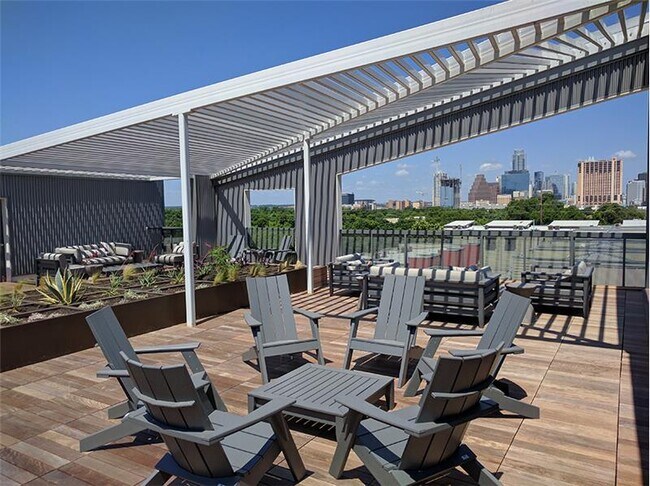 Building Photo - 1702 E 4th St