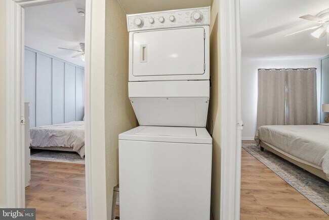 Building Photo - 3750 Clarendon Ave