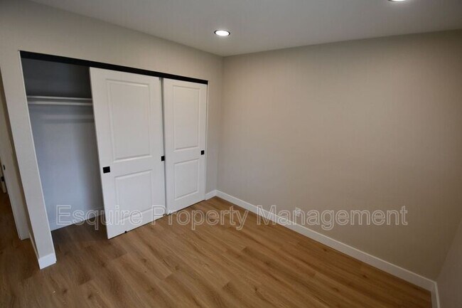 Building Photo - 3621 Miramar Way