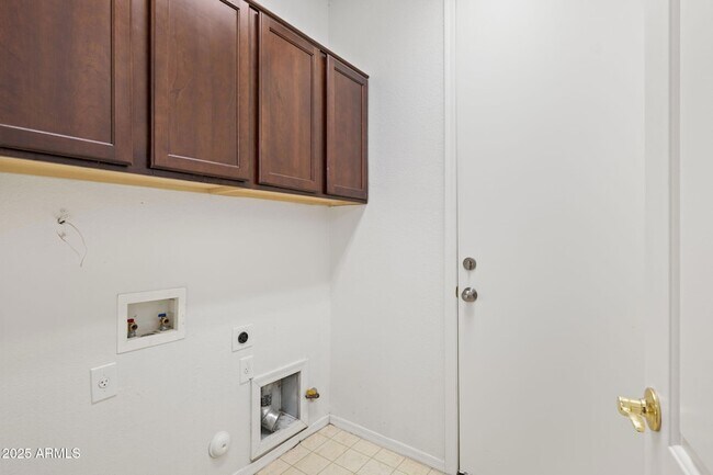 Building Photo - 2261 W Mila Way
