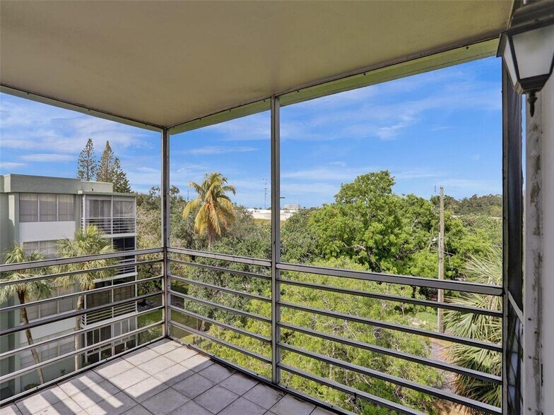 Building Photo - 2771 Taft St