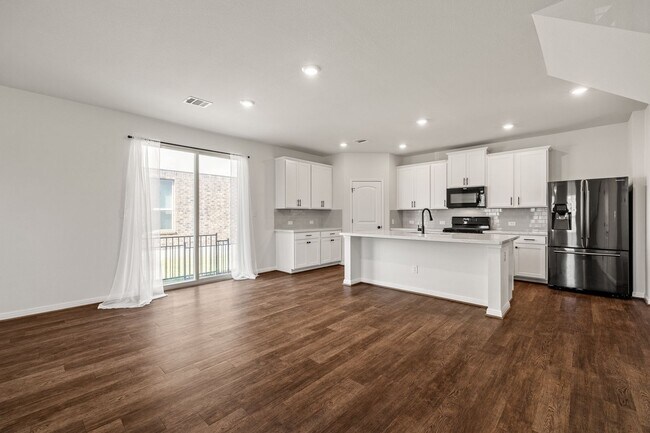 Building Photo - Beautiful Northfields Home | Quartz Counters, Open Floor Plan & Appliances Included