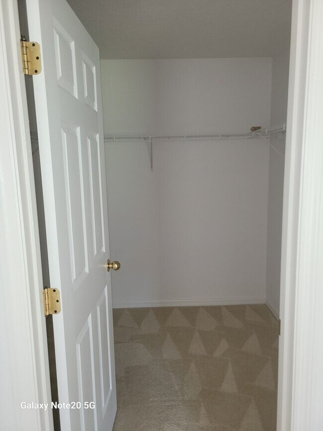 Building Photo - FOR RENT!! CHARMING AND COZY 3 BEDROOM 2 B...
