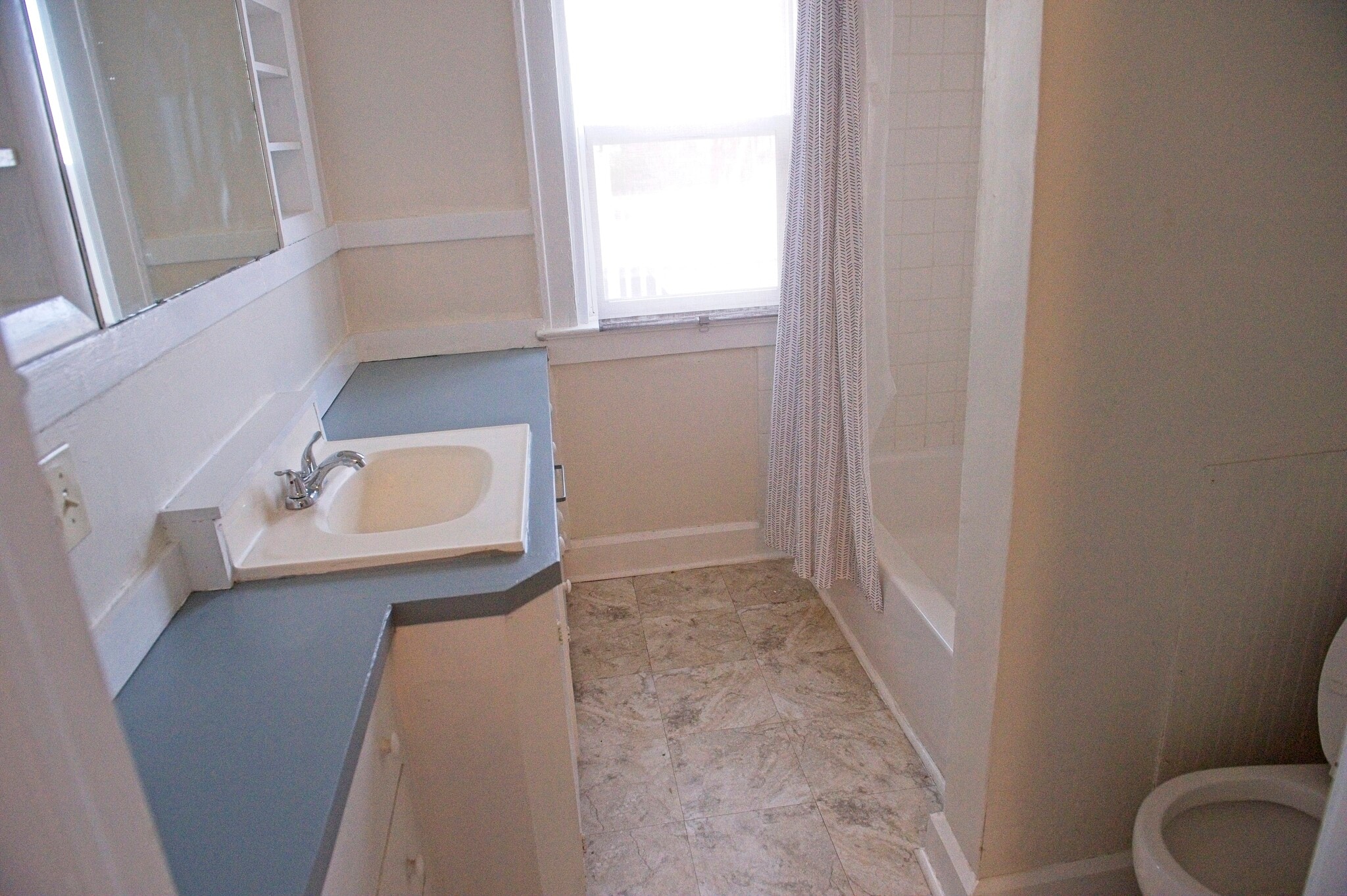 Building Photo - 447 N Beville Ave