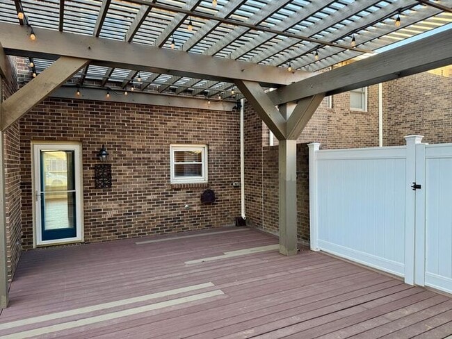 Building Photo - MOVE IN SPECIAL-Luxury in the heart of Madison with a 2 car garage