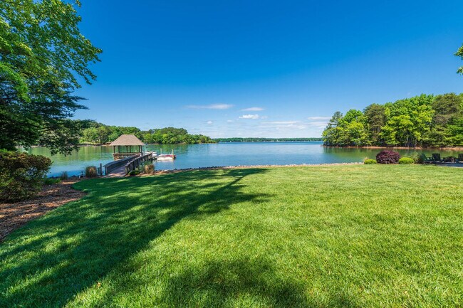 Building Photo - 135 Misty Cove Ln