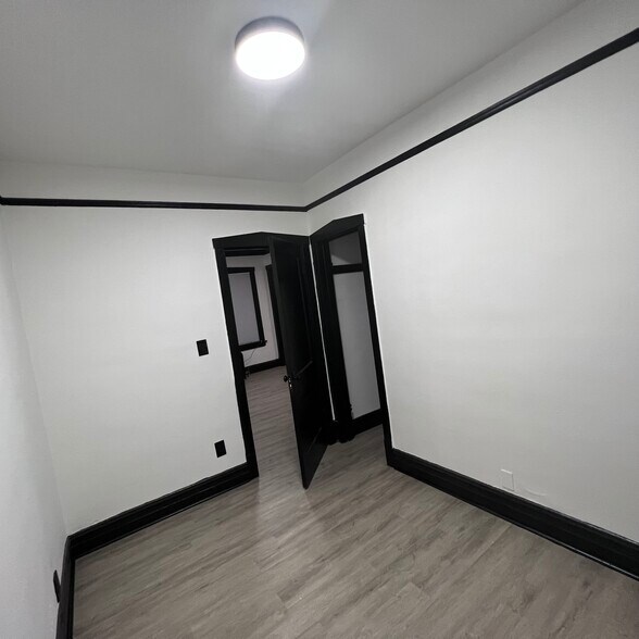 Building Photo - 1621 S 50th Ct