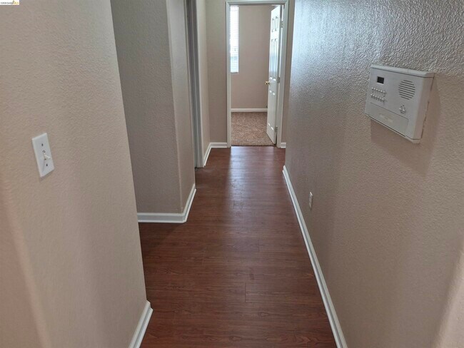 Building Photo - 4127 Cherry Point Ct