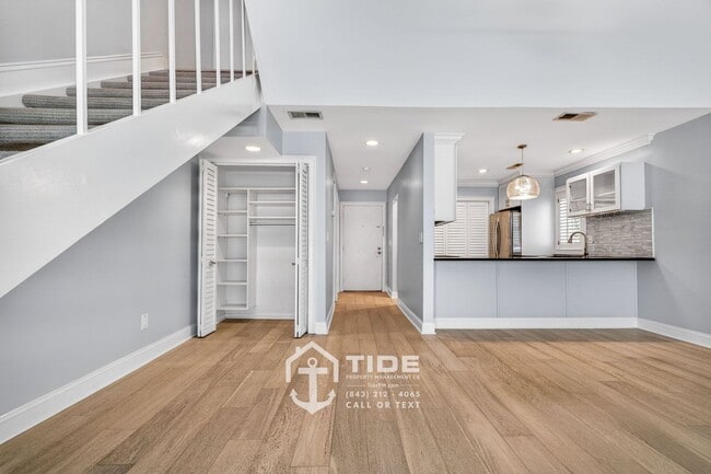 Building Photo - Quiet Coastal Living