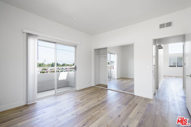 Building Photo - 22705 Del Valle St