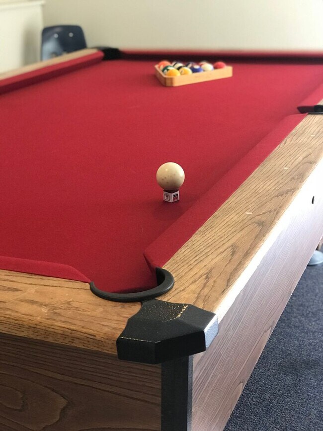 Building Photo - Spacious One Bedroom Apartment with W/D Connection!