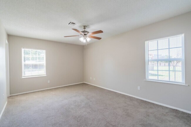 Building Photo - 3 Bed | 1 Bath in West Tulsa!