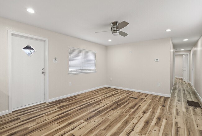 Building Photo - 2222 N Austin Ave