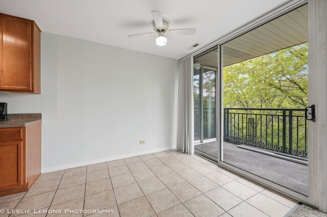 Building Photo - 5950 Oakwood Dr