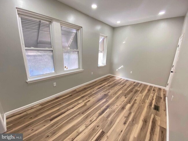 Building Photo - 1426 W Rockland St