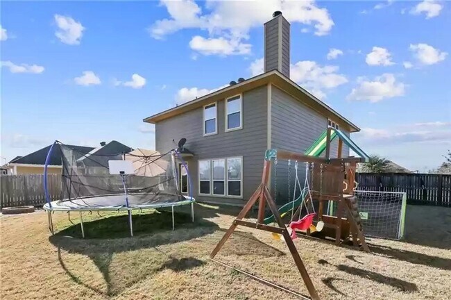 Building Photo - AVAILABLE AUGUST 2026 - Beautiful 3/2.5 Home in South College Station!