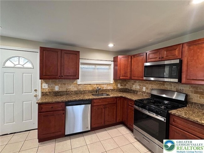 Building Photo - 207 Spring St