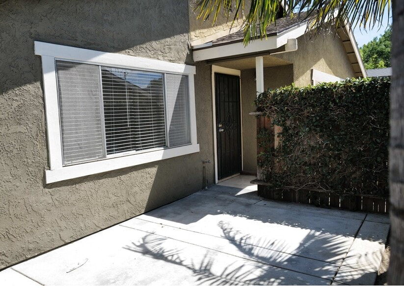 Building Photo - 253 N Center St