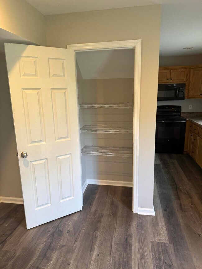 Building Photo - 804 Melanie Ln