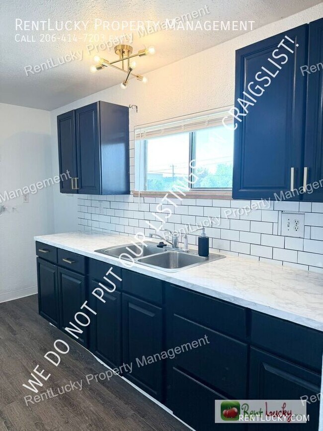 Building Photo - 5511 18th Ave S