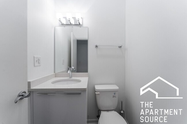 Building Photo - Modern Duplex Up: 2 Bed 2.5 Bath & In Unit W/D